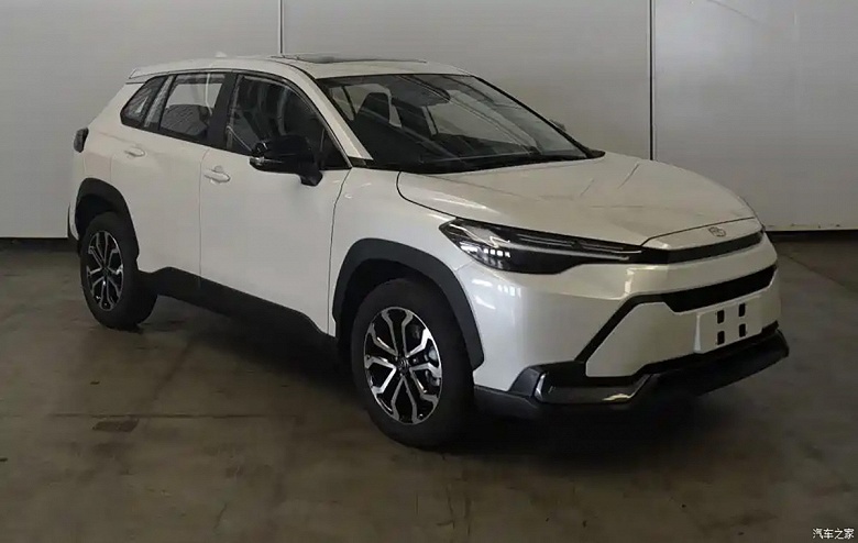 Рассекречен обновленный Toyota Frontlander: 2,0-литровый мотор и расход 4,58 л бензина на 100 км