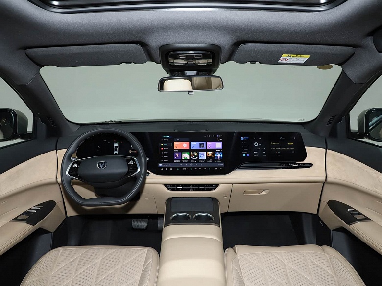 Changan устроил аттракцион неслыханной щедрости: большой кроссовер Changan CS75 Plus с 8-ступенчатым «автоматом» и отличным оснащением — всего 14 тыс. долларов - 3 Changan устроил аттракцион неслыханной щедрости: большой кроссовер Changan CS75 Plus с 8-ступенчатым «автоматом» и отличным оснащением — всего 14 тыс. долларов