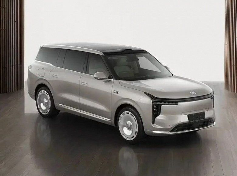 Конкурент Li L9 и Denza N9 с управлением задними колёсами и АКБ Freevoy. Представлен большой 5,3-метровый внедорожник IM LS9