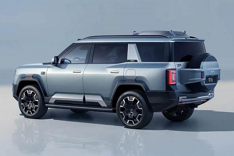 Внедорожник от мирового лидера рынка, который больше и мощнее Toyota Land Cruiser 300, при этом в два раза дешевле. В России начали продавать BYD Leopard 8 2025