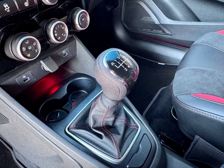 Представлена совершенно новая Lada Sport &mdash; с мотором мощностью 145 л.с, 6-ступенчатой коробкой передач и разгоном до 100 км/ч за 10 секунд