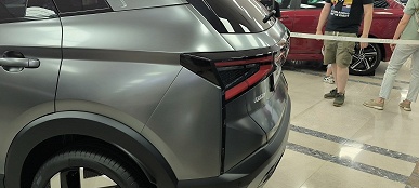 Lada Azimut в деталях. АвтоВАЗ показал второй демонстрационный прототип — с зеленым салоном, электроприводом багажника и разгоном до 100 км/ч за 12 секунд