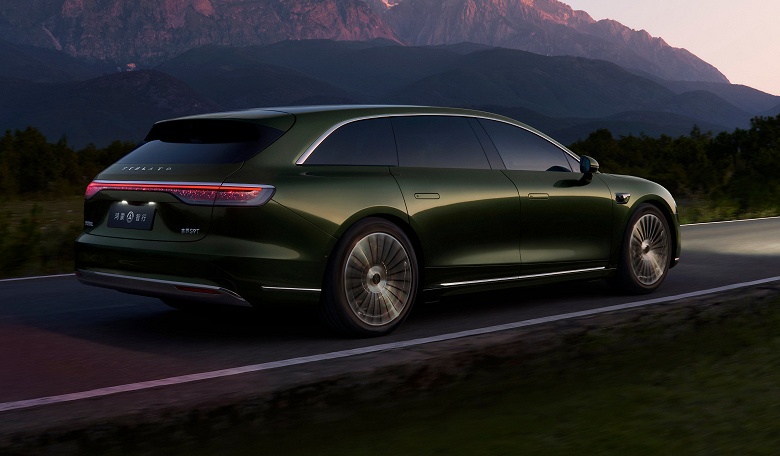 Первый универсал Huawei оказался круче Skoda Superb и Volkswagen Passat: у Stelato S9T полный привод, 524 л.с. и тяговая батарея на 100 кВтч