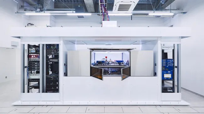 Квантовый прорыв: спустя 20 лет теории учёные впервые очистили магические состояния на логических кубитах