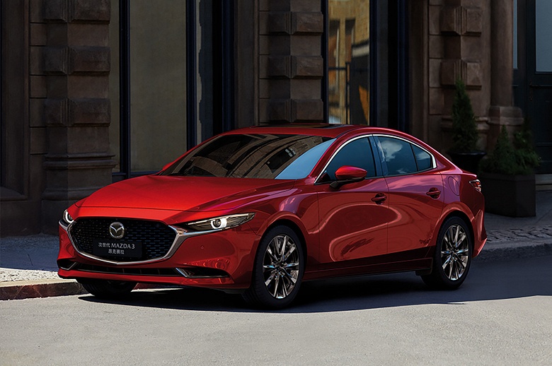 В России начали продавать Mazda3 2025: всего 2,1 млн рублей под заказ, в наличии &mdash; за 3,3 млн рублей