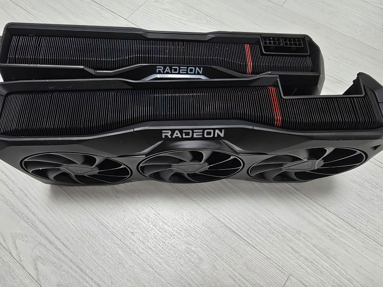 AMD готовила огромную видеокарту для конкуренции с GeForce RTX 4090. Опубликованы фото прототипа Radeon RX 7950 XTX - 2 AMD готовила огромную видеокарту для конкуренции с GeForce RTX 4090. Опубликованы фото прототипа Radeon RX 7950 XTX
