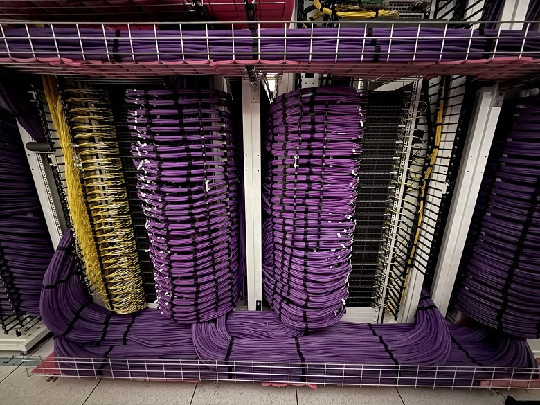 &laquo;Это что, вены Grok?&raquo;, &laquo;Colossus 2 &mdash; настоящий зверь!&raquo;. Появились первые фото новейшего суперкомпьютера Илона Маска и xAI