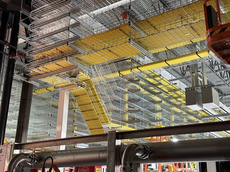 &laquo;Это что, вены Grok?&raquo;, &laquo;Colossus 2 &mdash; настоящий зверь!&raquo;. Появились первые фото новейшего суперкомпьютера Илона Маска и xAI