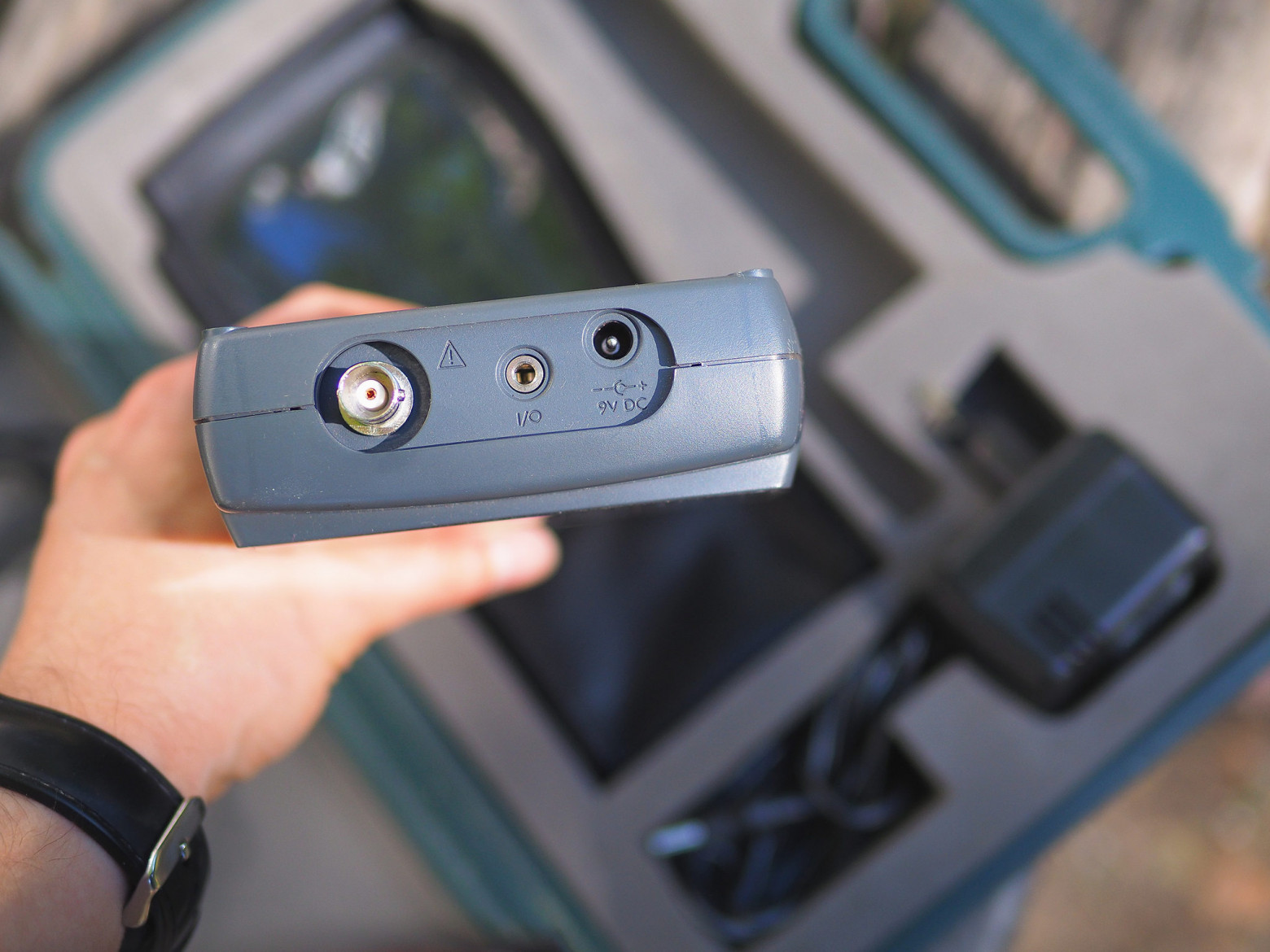 Вход, порт для связи с ПК, порт питания