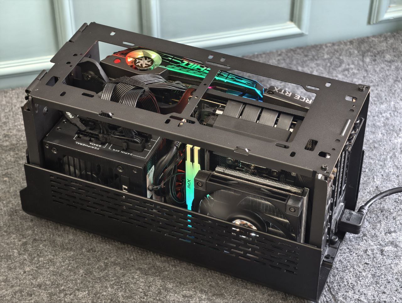 Все компоненты смонтированы в корпусе.