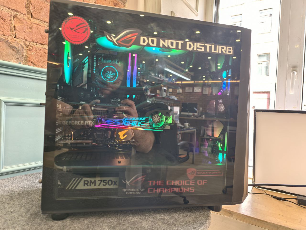 Корпус компьютера. Вид сбоку.