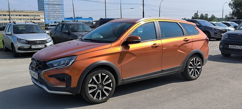 АвтоВАЗ, а это точно &laquo;металлик&raquo;? Инсайдер &laquo;с фонариком и лупой&raquo; изучил Lada Vesta и не нашёл ни одной блестки