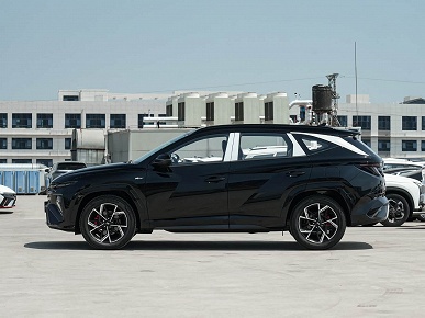 У дилеров появился Hyundai Tucson L 2025 N-Line: 197 л.с., 8-ступенчатый «автомат», полный привод, металлические педали и спортивные кресла - 2 У дилеров появился Hyundai Tucson L 2025 N-Line: 197 л.с., 8-ступенчатый «автомат», полный привод, металлические педали и спортивные кресла