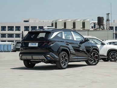 У дилеров появился Hyundai Tucson L 2025 N-Line: 197 л.с., 8-ступенчатый «автомат», полный привод, металлические педали и спортивные кресла - 3 У дилеров появился Hyundai Tucson L 2025 N-Line: 197 л.с., 8-ступенчатый «автомат», полный привод, металлические педали и спортивные кресла