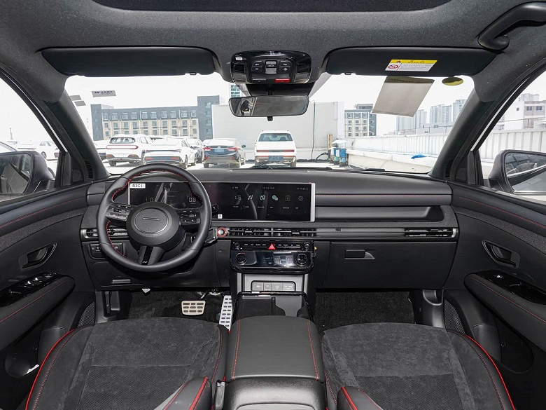 У дилеров появился Hyundai Tucson L 2025 N-Line: 197 л.с., 8-ступенчатый «автомат», полный привод, металлические педали и спортивные кресла - 4 У дилеров появился Hyundai Tucson L 2025 N-Line: 197 л.с., 8-ступенчатый «автомат», полный привод, металлические педали и спортивные кресла