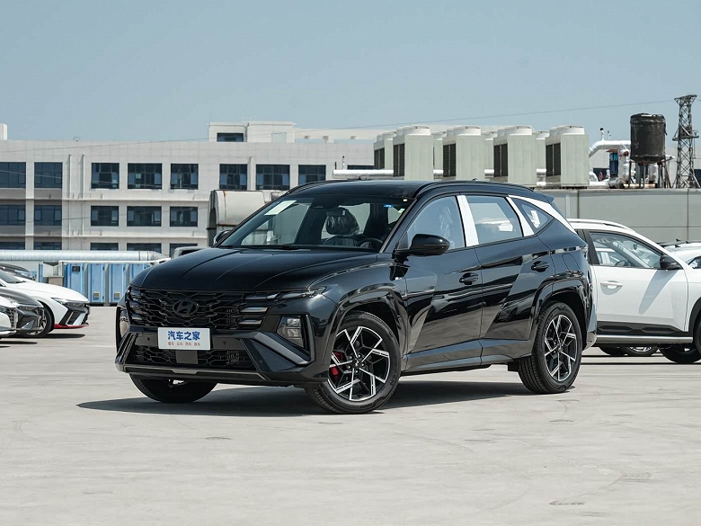 У дилеров появился Hyundai Tucson L 2025 N-Line: 197 л.с., 8-ступенчатый «автомат», полный привод, металлические педали и спортивные кресла - 1 У дилеров появился Hyundai Tucson L 2025 N-Line: 197 л.с., 8-ступенчатый «автомат», полный привод, металлические педали и спортивные кресла