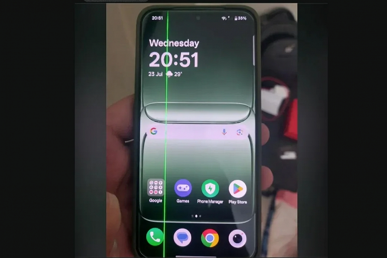 Новейший флагман OnePlus 13s поразили печально известная зелёная линия, но владельцам не стоит волноваться