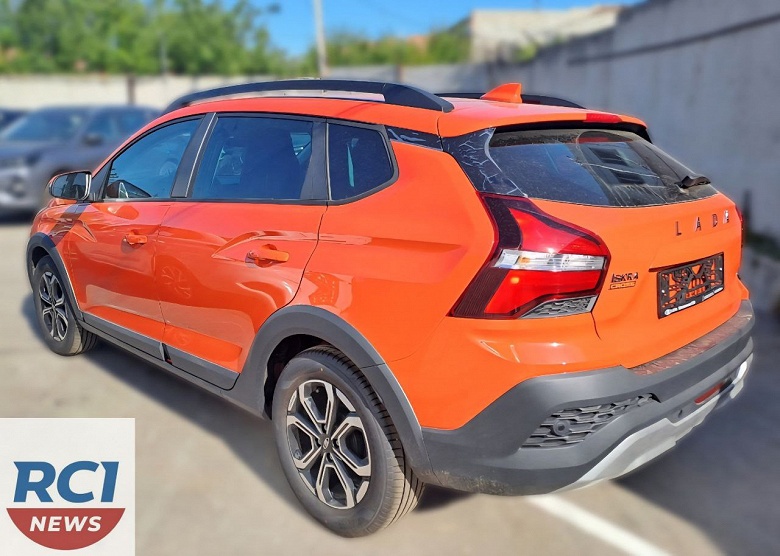 Товарную Lada Iskra SW Cross в топовом оснащении Techno с клиренсом 200 мм показали со всех сторон