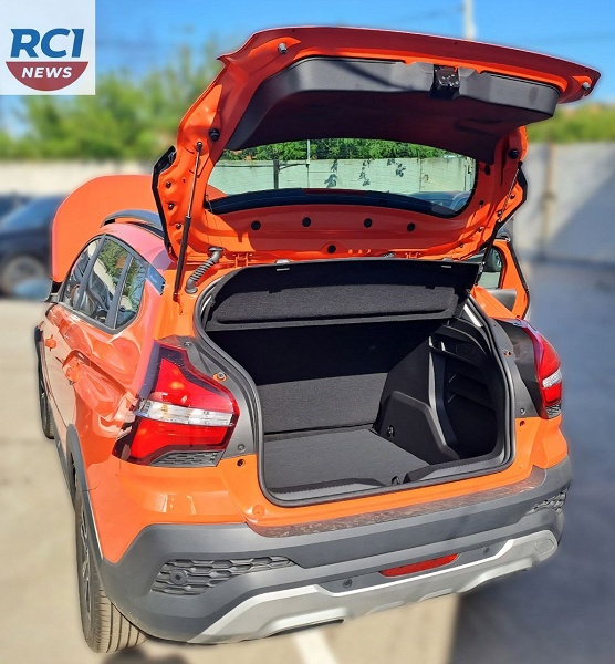 Товарную Lada Iskra SW Cross в топовом оснащении Techno с клиренсом 200 мм показали со всех сторон