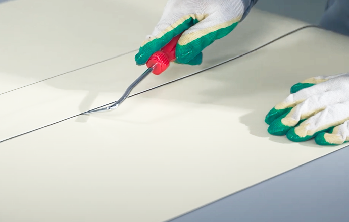 Если шов сделан правильно — пробник не проникает в шов.