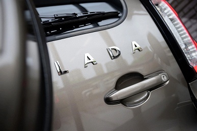 Новая Lada Niva Travel с 90-сильным мотором во всех деталях: опубликованы официальные фото машины