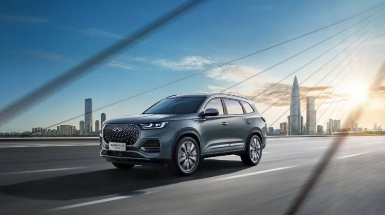 Стартовали продажи Chery Tiggo 8 Plus Classic Edition 2025: cдвоенный экран, 197 л.с. и электропривод двери багажника по цене 120 тыс. юаней (1,35 млн рублей)