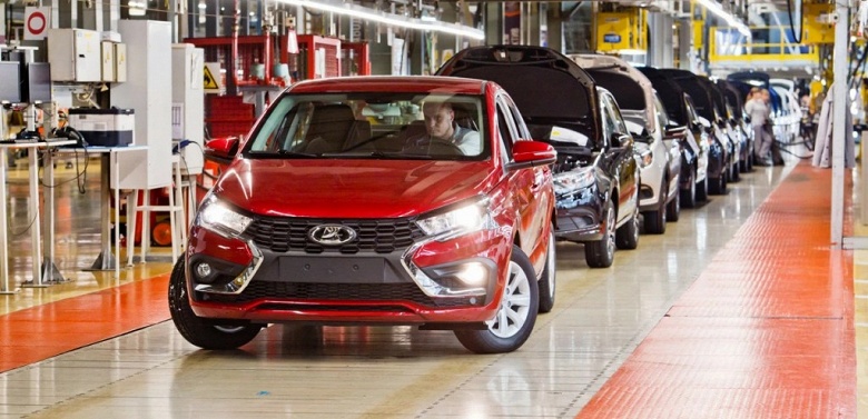 Lada Iskra осталась без мощного двигателя 1,8 л - 1 Lada Iskra осталась без мощного двигателя 1,8 л