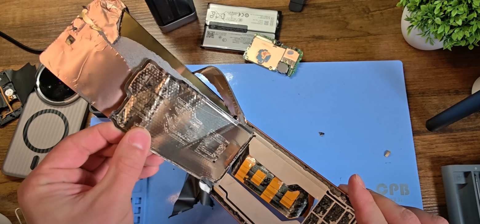 Испарительная камера iQOO Neo 10