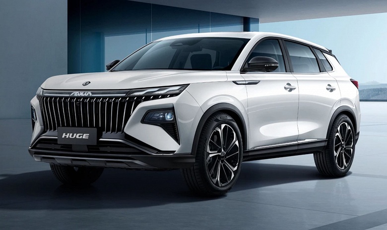 Одноклассник Geely Monjaro со 197-сильным мотором и адаптацией для России &mdash; дешевле 3 млн рублей. Стартовали продажи большого кроссовера Dongfeng Huge