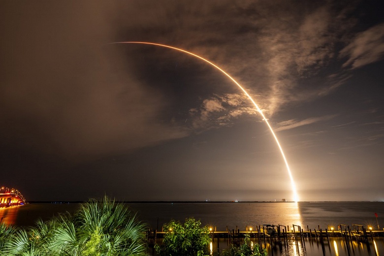 SpaceX в 450-й раз повторно запустила ракету семейства Falcon. Конкретно данный ускоритель использовался 21 раз