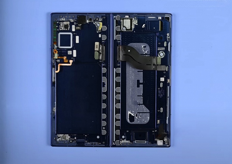 Очень нежный экран и батарея, которую легко согнуть: Samsung Galaxy Z Fold7 может и очень прочный смартфон, но неремонтопригодный