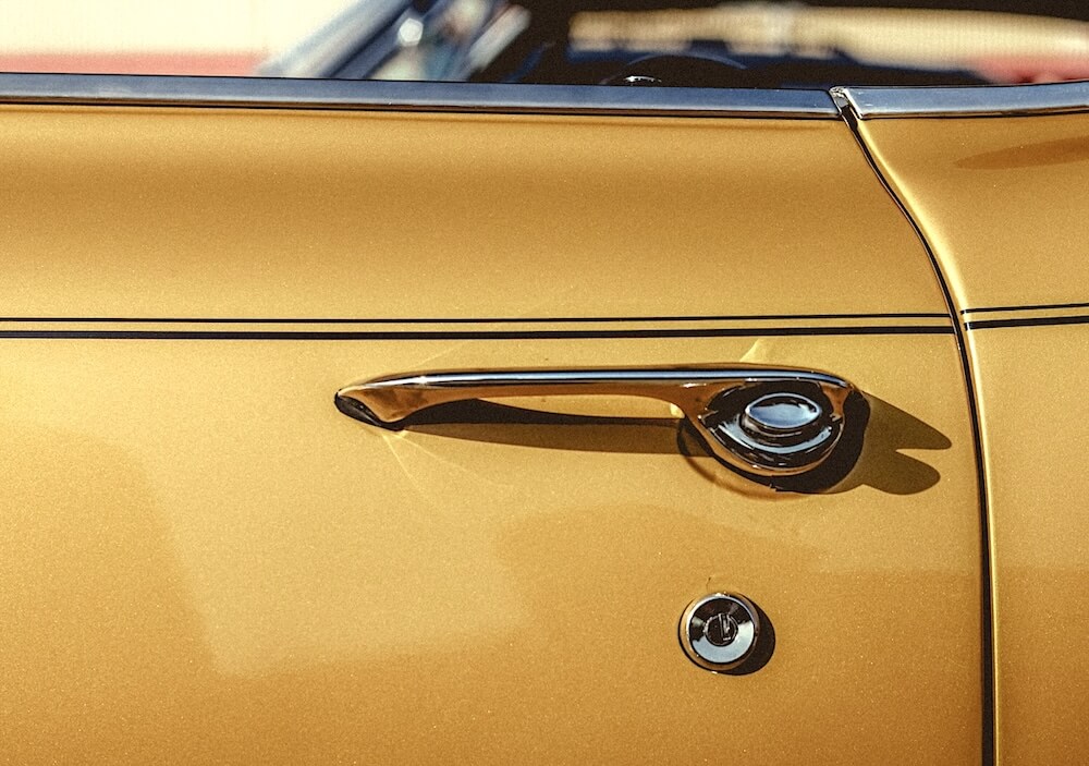 Фото: Linus Belanger (вид классического автомобиля)