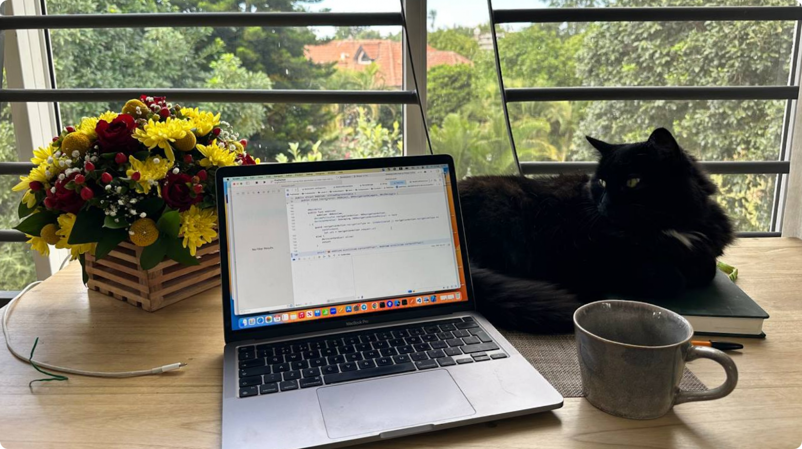 Юлия Пичугина, которая разрабатывает под iOS, любит иногда «залипнуть» на горизонт, посмотреть на деревья, крыши и прочий офлайновый мир — бывает, что именно в такие моменты и приходят удачные идеи