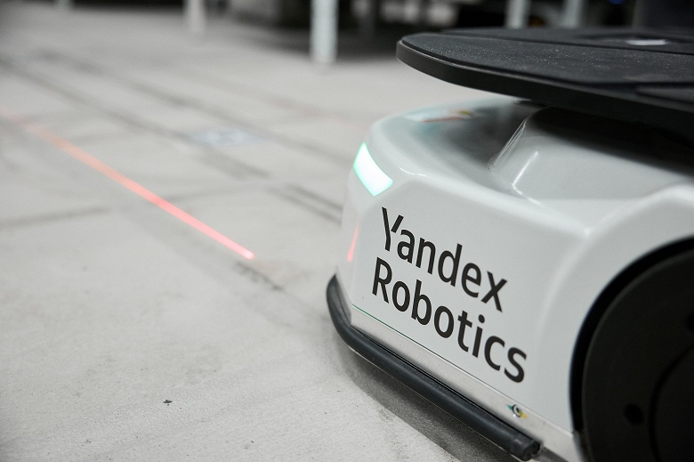 В &laquo;Яндекс Лавке&raquo; запустили первый роботизированный даркстор
