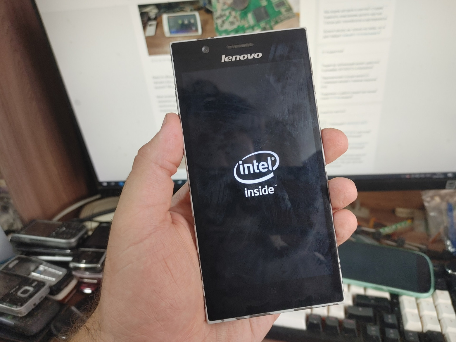 Нередко самый крутой софт и игры собирали именно под ARMv7 благодаря поддержке инструкций Neon (SIMD), из-за чего комментарии нередко были заполнены сообщениями «а на Galaxy Gio ARMv6 пойдет?».