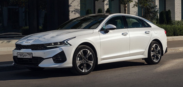 Импорт подержанных автомобилей в Россию растет: левый руль впервые обогнал правый, самые популярные модели &mdash; Kia K5 и Honda Freed