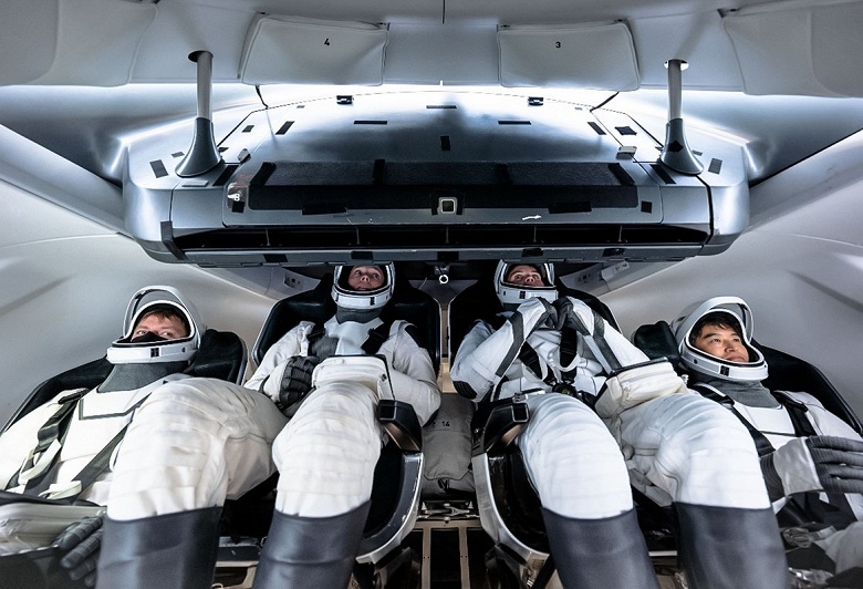 Корабль Crew Dragon с российским космонавтом на борту вернулся на Землю - 2 Корабль Crew Dragon с российским космонавтом на борту вернулся на Землю