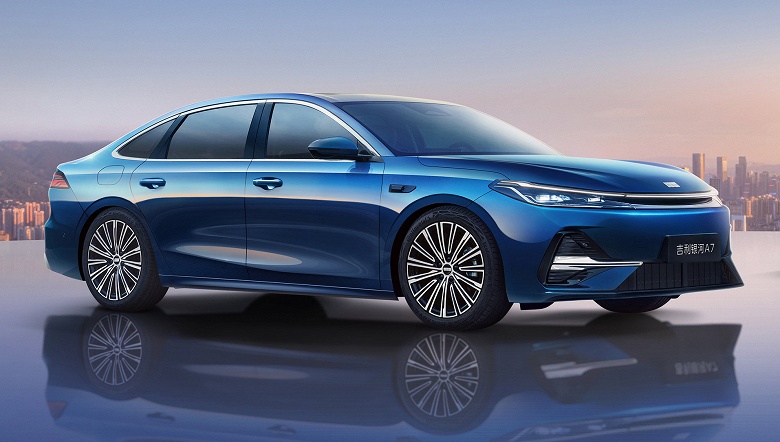 Заменитель Toyota Camry от Geely с запасом хода более 2000 км и ценой всего 81,8 тыс. юаней (910 тыс. рублей) стал хитом: 10 тысяч заказов за сутки