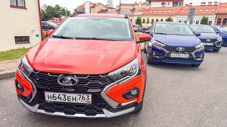 Дилеры по всей России получают Lada Iskra. Пока отгружают только седаны в цвете «Капитан» и универсалы в цвете «Табаско»