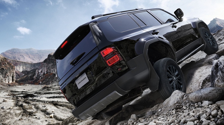 Toyota Land Cruiser Prado 2025 с простым атмосферным 4,0-литровым мотором едет в Россию &mdash; он на 5 млн рублей дешевле обновленного Land Cruiser 300