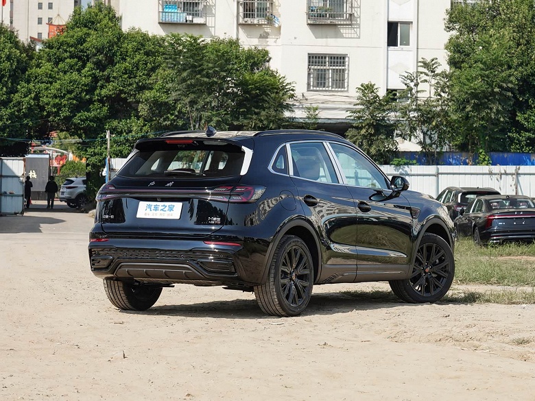 Новее, чем в России, и на миллион рублей дешевле. Представлен Hongqi HS5 2026 &mdash; 252 л.с. и 8-ступенчатый &laquo;автомат&raquo; за 186,6 тыс. юаней (2,07 млн рублей)