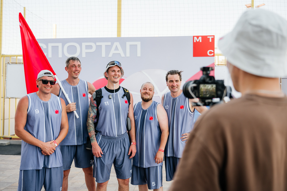 «Моя тема — залетаю». Как мы сыграли в стритбол на спартакиаде МТС и почему я всем советую такие активности - 1