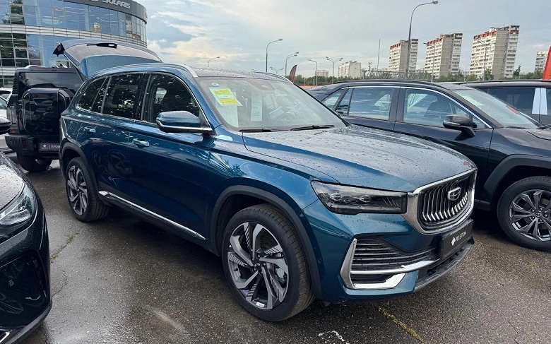 Официальный дилер продает Geely Monjaro со скидкой в 1 миллион рублей (за 3,8 млн рублей), но &laquo;серые&raquo; Monjaro ещё дешевле &mdash; можно купить за 3,13 млн рублей