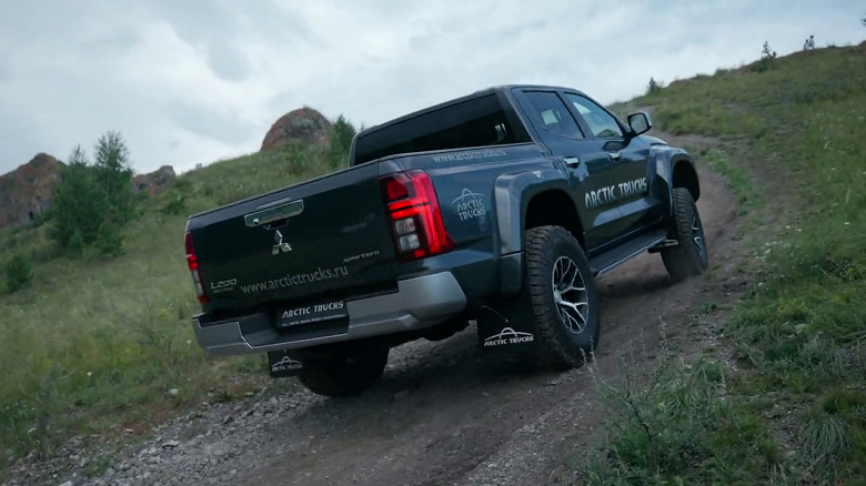 В России прокачали Mitsubishi L200: внедорожник получил огромные шины, дорожный просвет увеличился до 270 мм - 2 В России прокачали Mitsubishi L200: внедорожник получил огромные шины, дорожный просвет увеличился до 270 мм