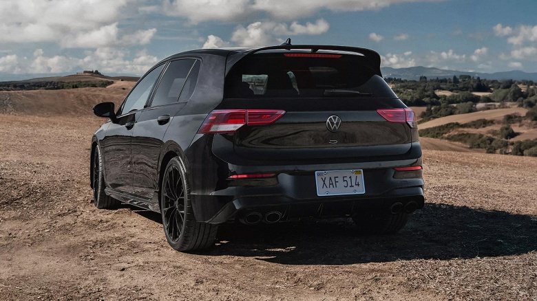 В Россию везут полноприводный Volkswagen Golf R с мотором на 333 л.с., но он дороже нового Land Cruiser Prado 250