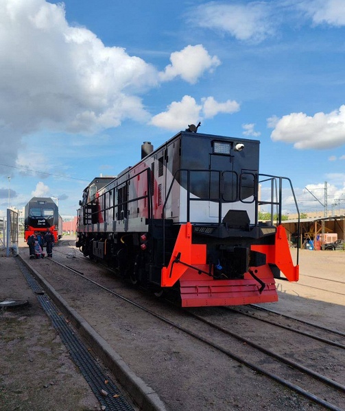 КамАЗ поставили на рельсы. Представлен тепловоз ТЭМ10 с 750-сильным двигателем КамАЗ Р6 и ресурсом 40 лет