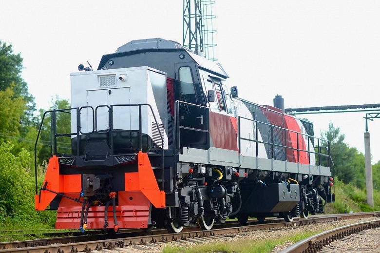 КамАЗ поставили на рельсы. Представлен тепловоз ТЭМ10 с 750-сильным двигателем КамАЗ Р6 и ресурсом 40 лет