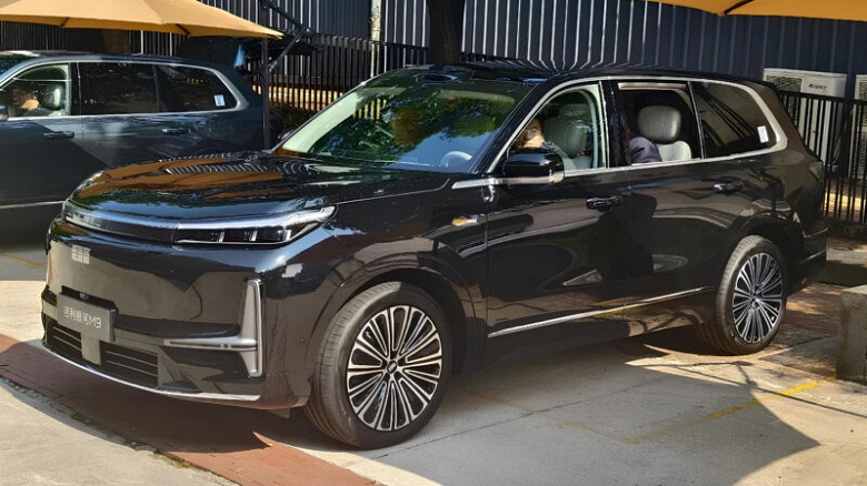 Крутой аналог Mercedes-Maybach GLS и BMW X7 с расходом 4,8 л 100 км и запасом хода до 1500 км. К дилерам поступил роскошный шестиместный внедорожник Geely Galaxy M9 - 1 Крутой аналог Mercedes-Maybach GLS и BMW X7 с расходом 4,8 л/100 км и запасом хода до 1500 км. К дилерам поступил роскошный шестиместный внедорожник Geely Galaxy M9