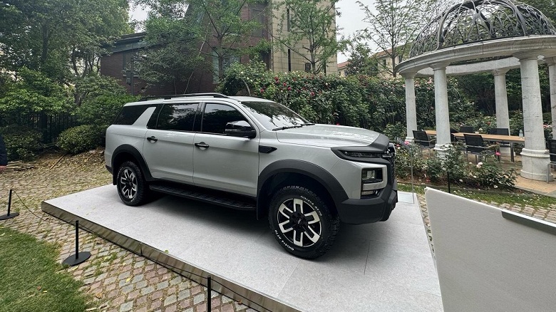 Рамный внедорожник с корнями Toyota официально везут в России. Это новейший JAC JS9 - 1 Рамный внедорожник с корнями Toyota везут в России. Это новейший JAC JS9