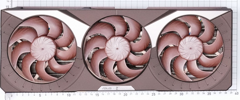 Да, это самая большая видеокарта на рынке и самая дорогая RTX 5080, но она феноменально тихая и холодная. Опубликованы тесты Asus RTX 5080 Noctua Edition